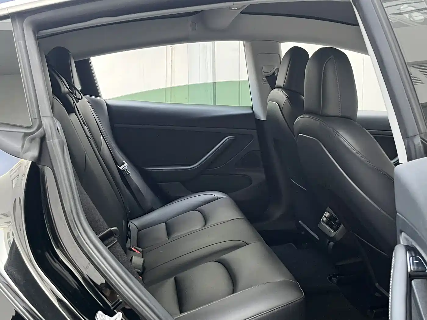 Фото 11 - Tesla Model 3