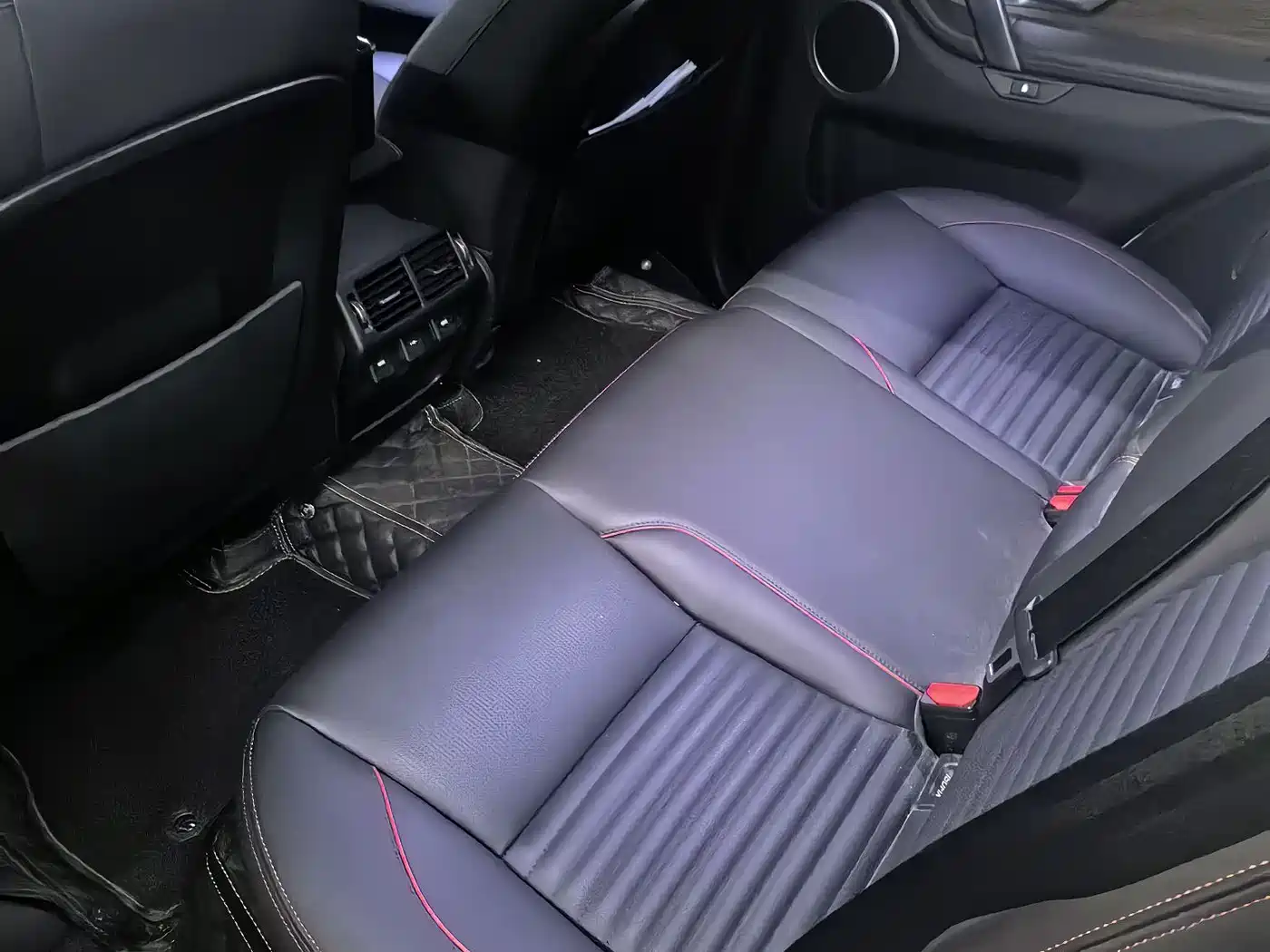 Land Rover Discovery Sport 2022 Model 249PS R-Dynamic S Performance Edition 5-Seater фото 6