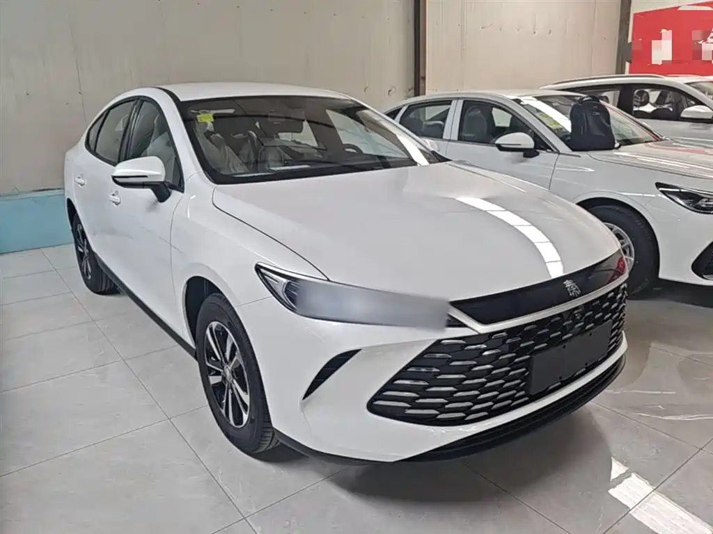 BYD Qin PLUS 2026 DM-i Smart Edition 128KM Progressive фото 4