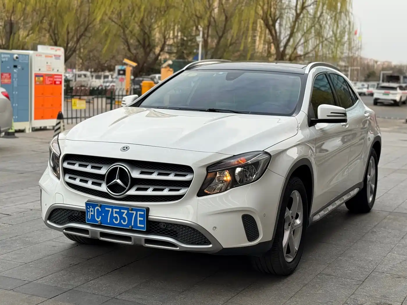 MERCEDES-BENZ GLA