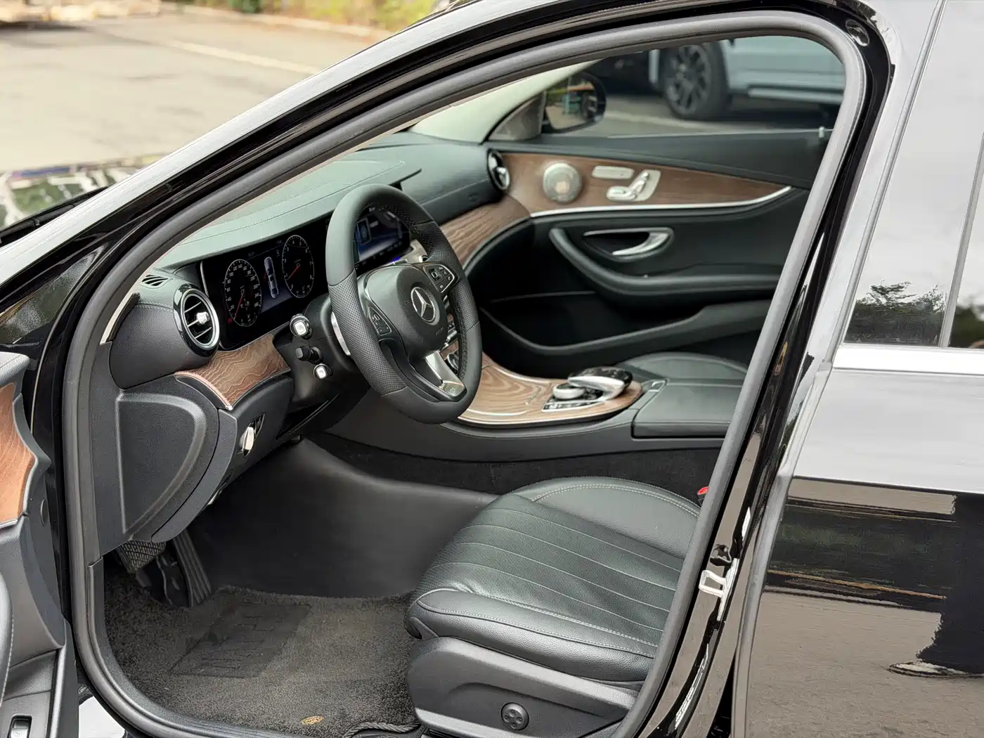 Mercedes-Benz E-Class 2018 E 300 L Luxury фото 4