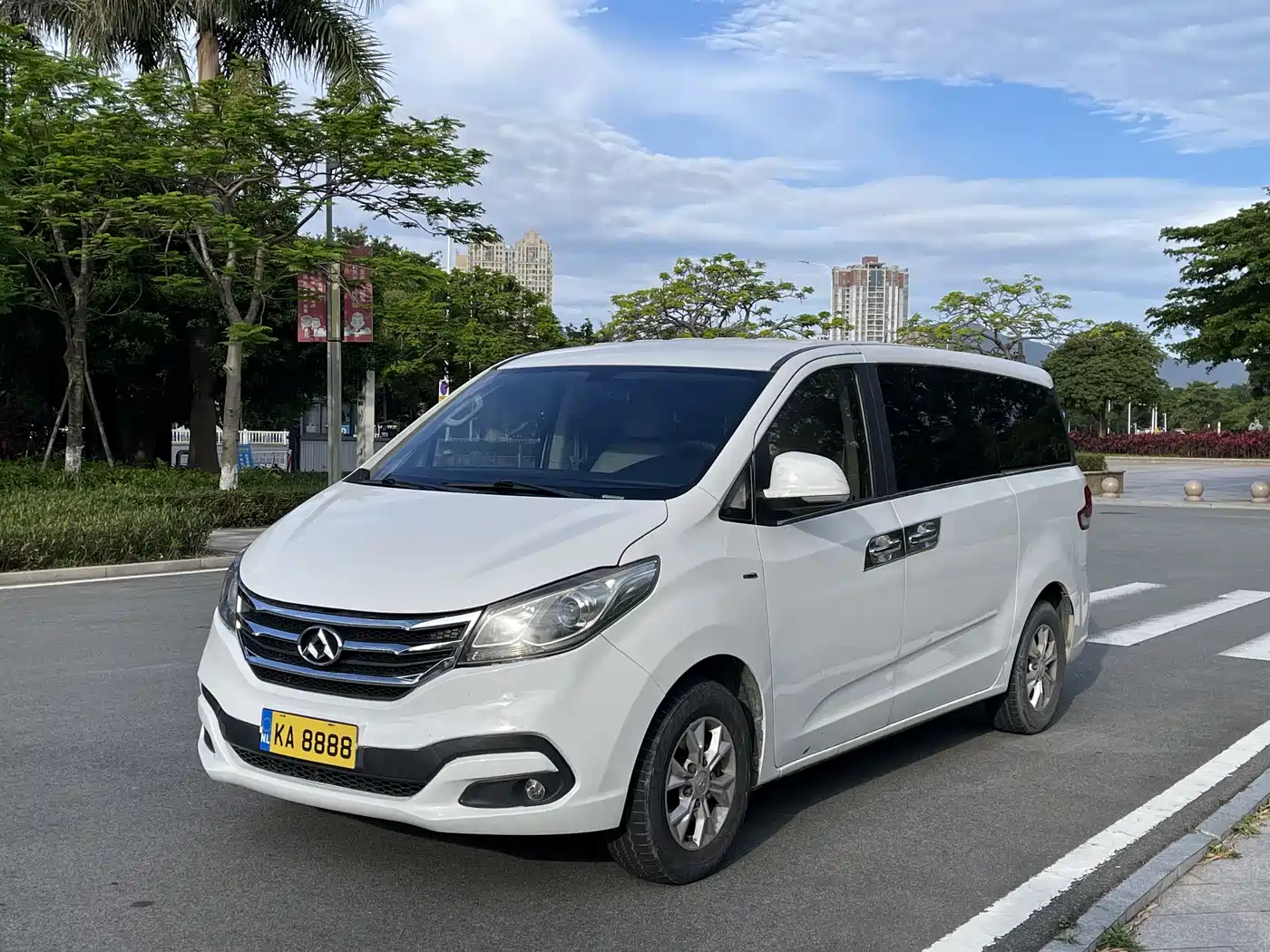 SAIC Maxus Maxus G10 2014 2.0T Automatic Luxury Executive Edition