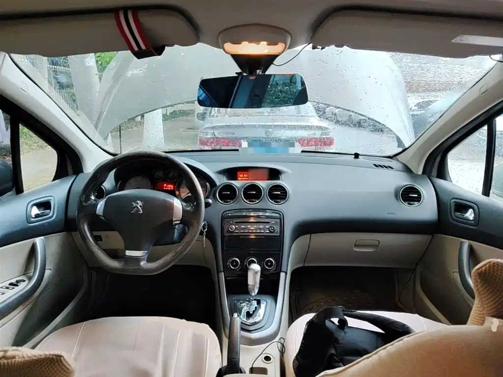 Peugeot 408 2013 1.6L Automatic Comfort Edition фото 10