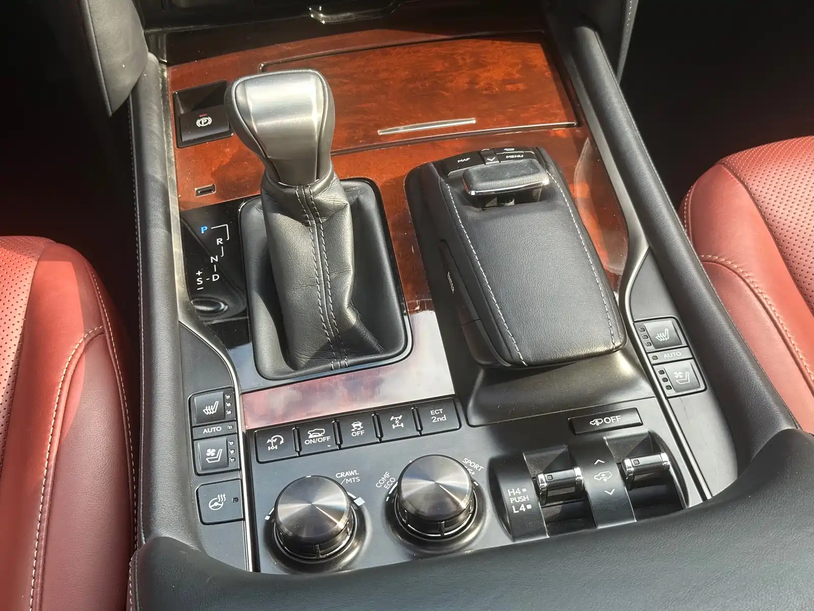 Фото 7 - Lexus LX