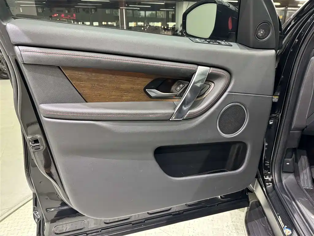 Фото 9 - Land Rover Discovery Sport PHEV