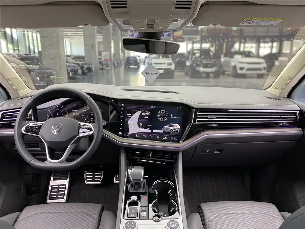 VOLKSWAGEN TOUAREG