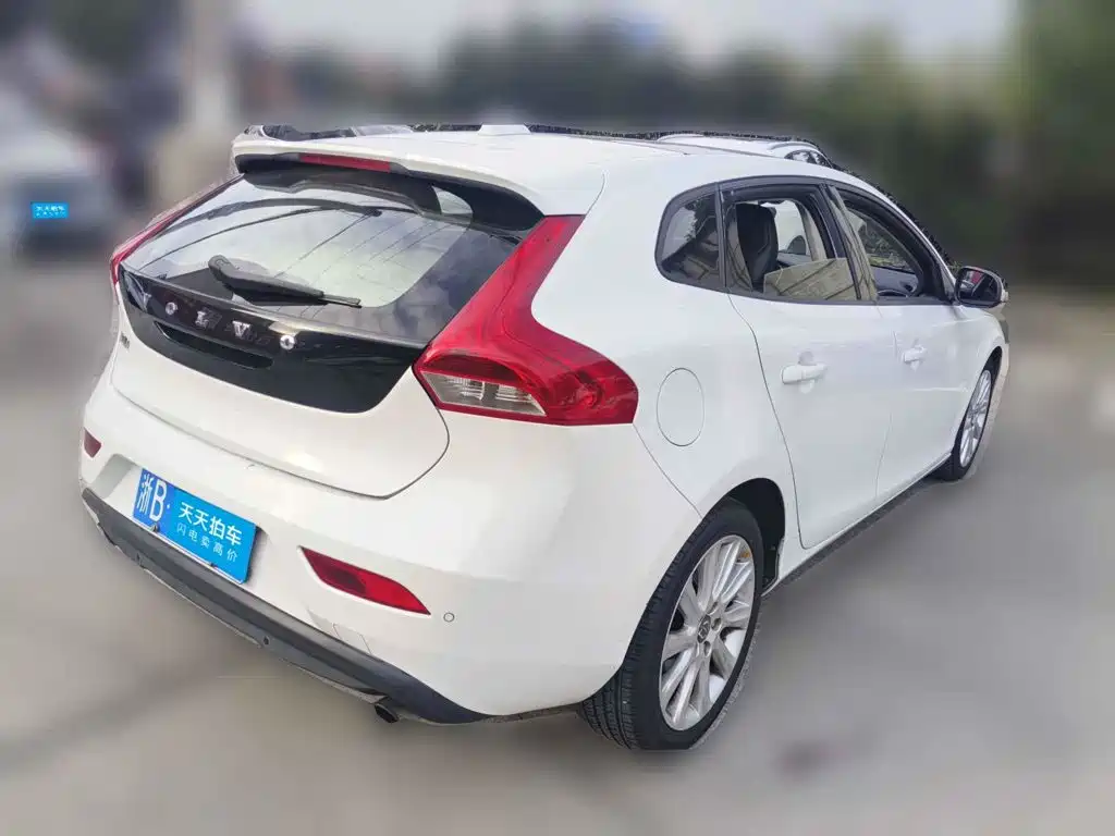 Photo 5 - Volvo V40