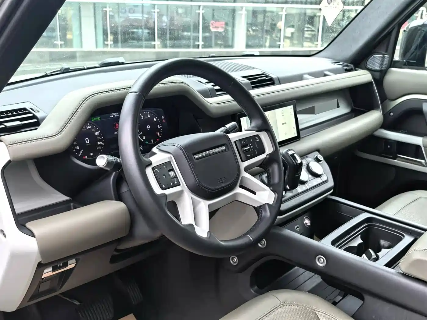 Land Rover Defender 2021 110 P400 SE фото 11