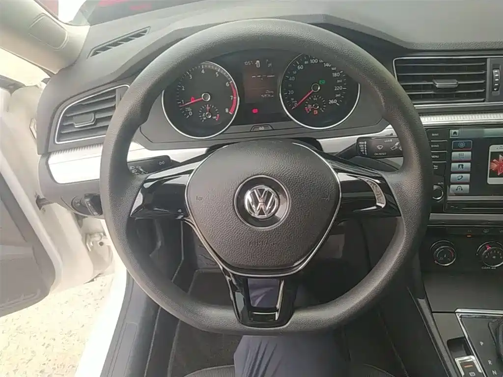 Volkswagen Lamando 2017 230TSI DSG Trend Edition фото 11
