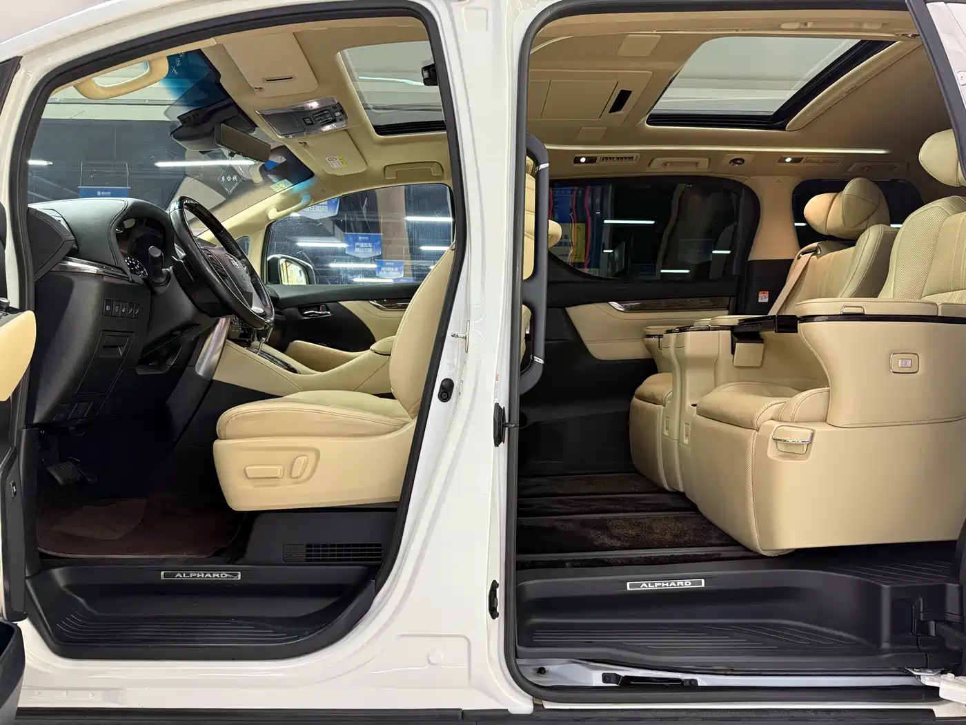 Toyota Alphard 2021 Hybrid 2.5L Premium фото 11