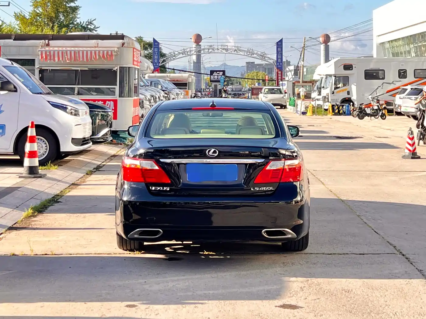 Фото 4 - Lexus LS