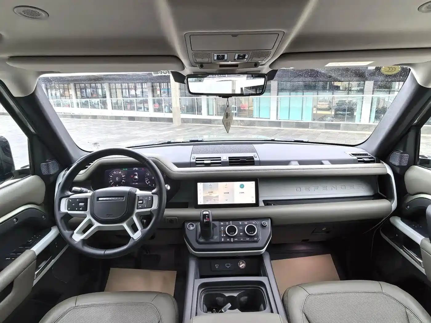 Land Rover Defender 2021 110 P400 SE фото 9