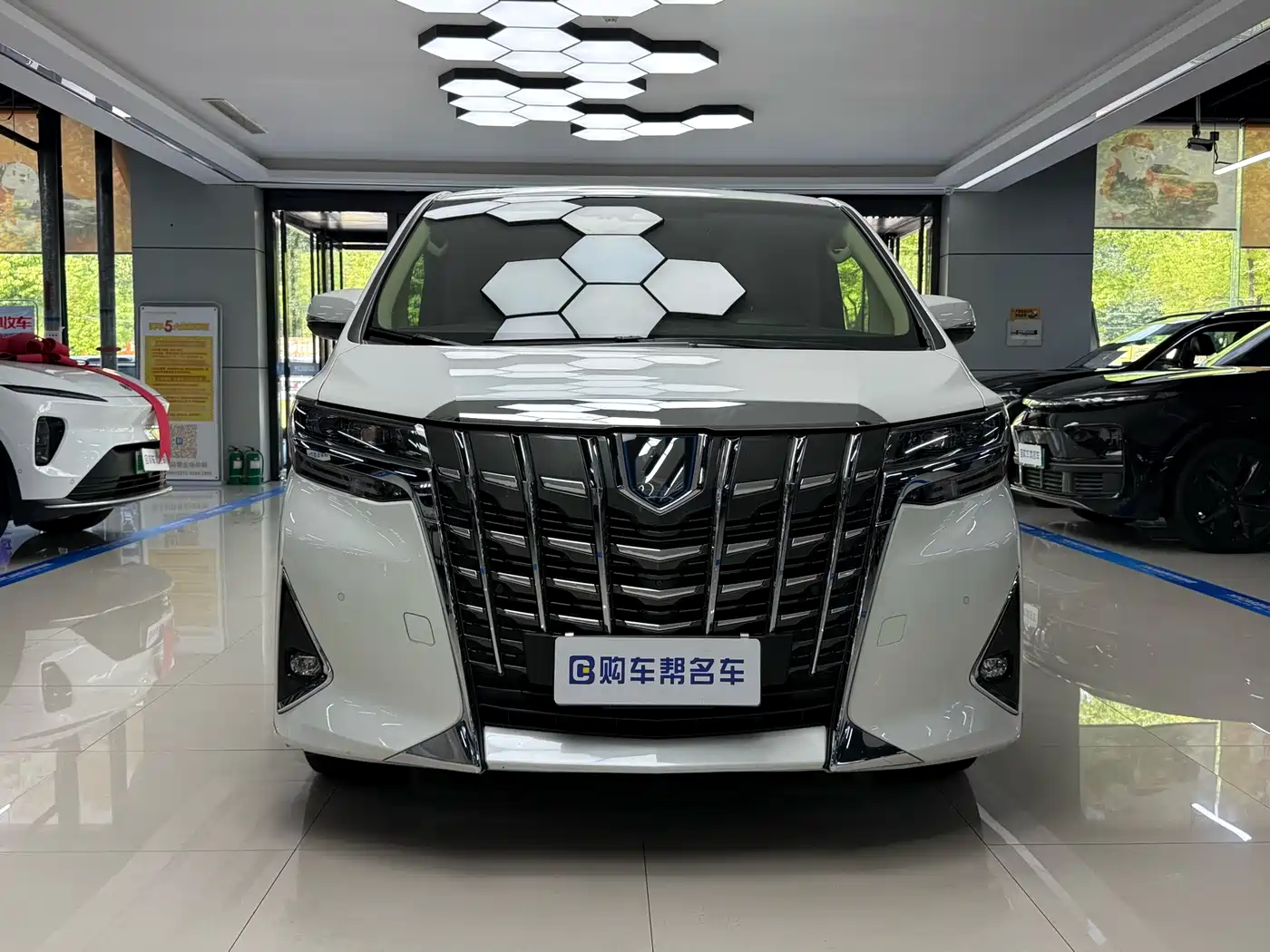 Toyota Alphard 2021 Hybrid 2.5L Premium фото 2