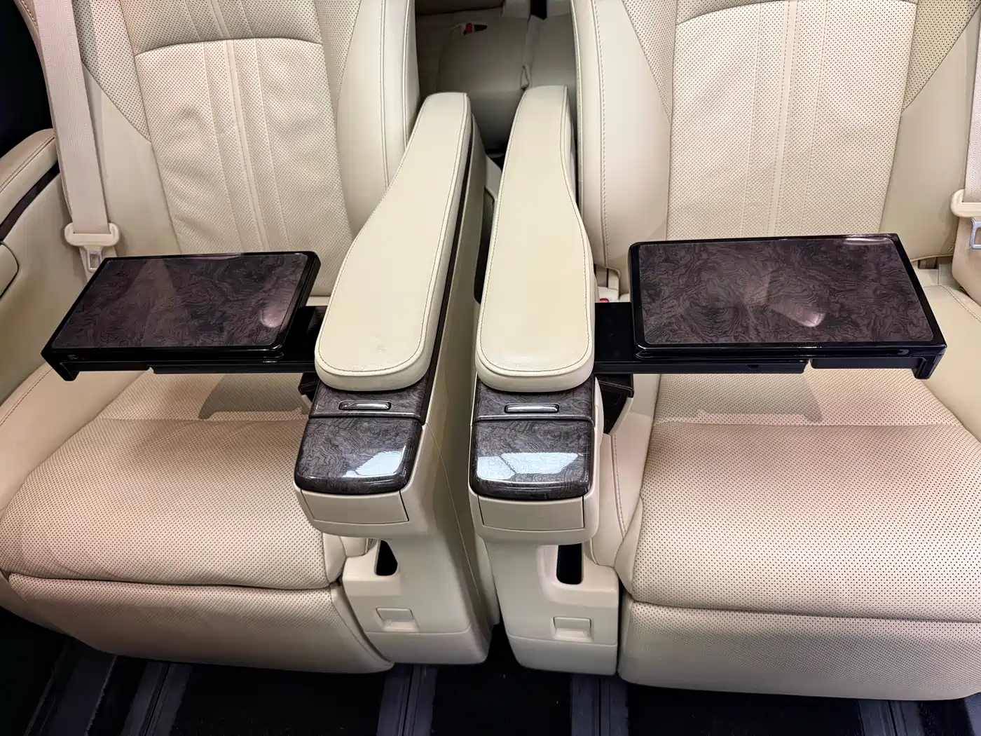 Toyota Alphard 2021 Hybrid 2.5L Premium фото 17