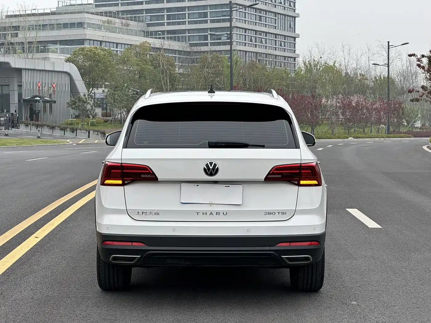 Volkswagen Tharu 2022 280TSI FWD Luxury Edition фото 18