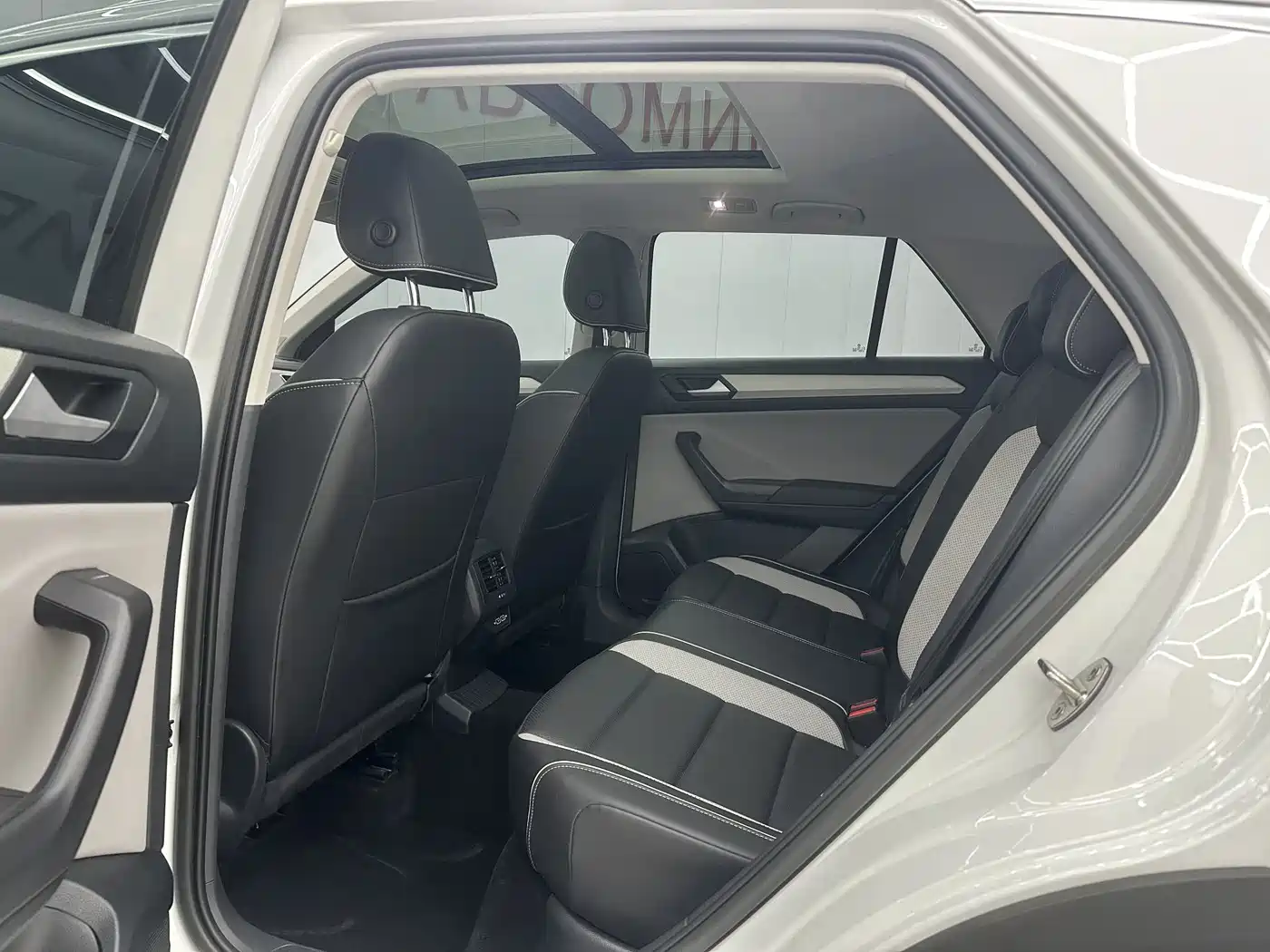 Volkswagen T-ROC 2023 280TSI DSG 2WD Time Edition фото 5