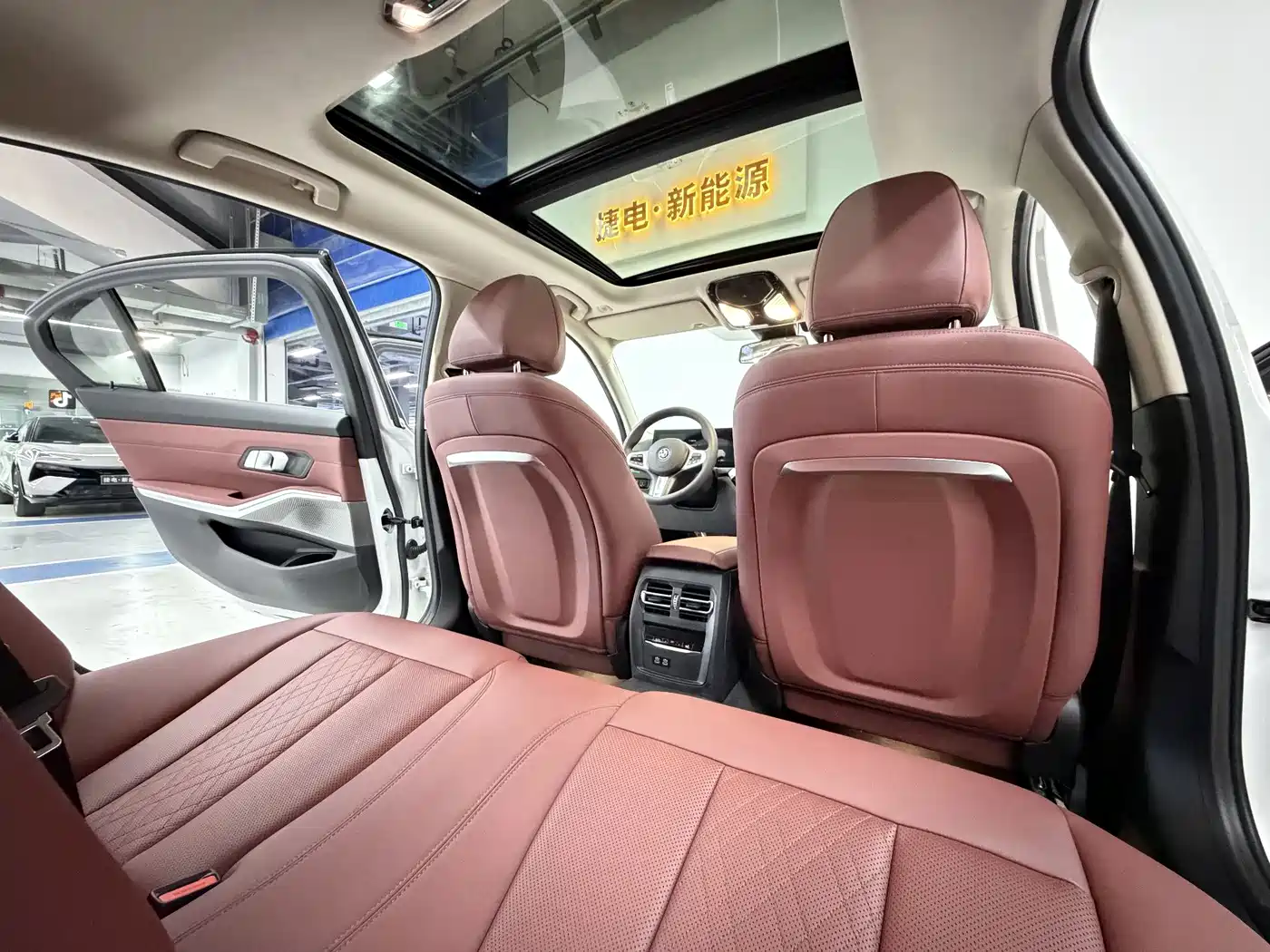 BMW i3 2024 eDrive 35 L фото 10