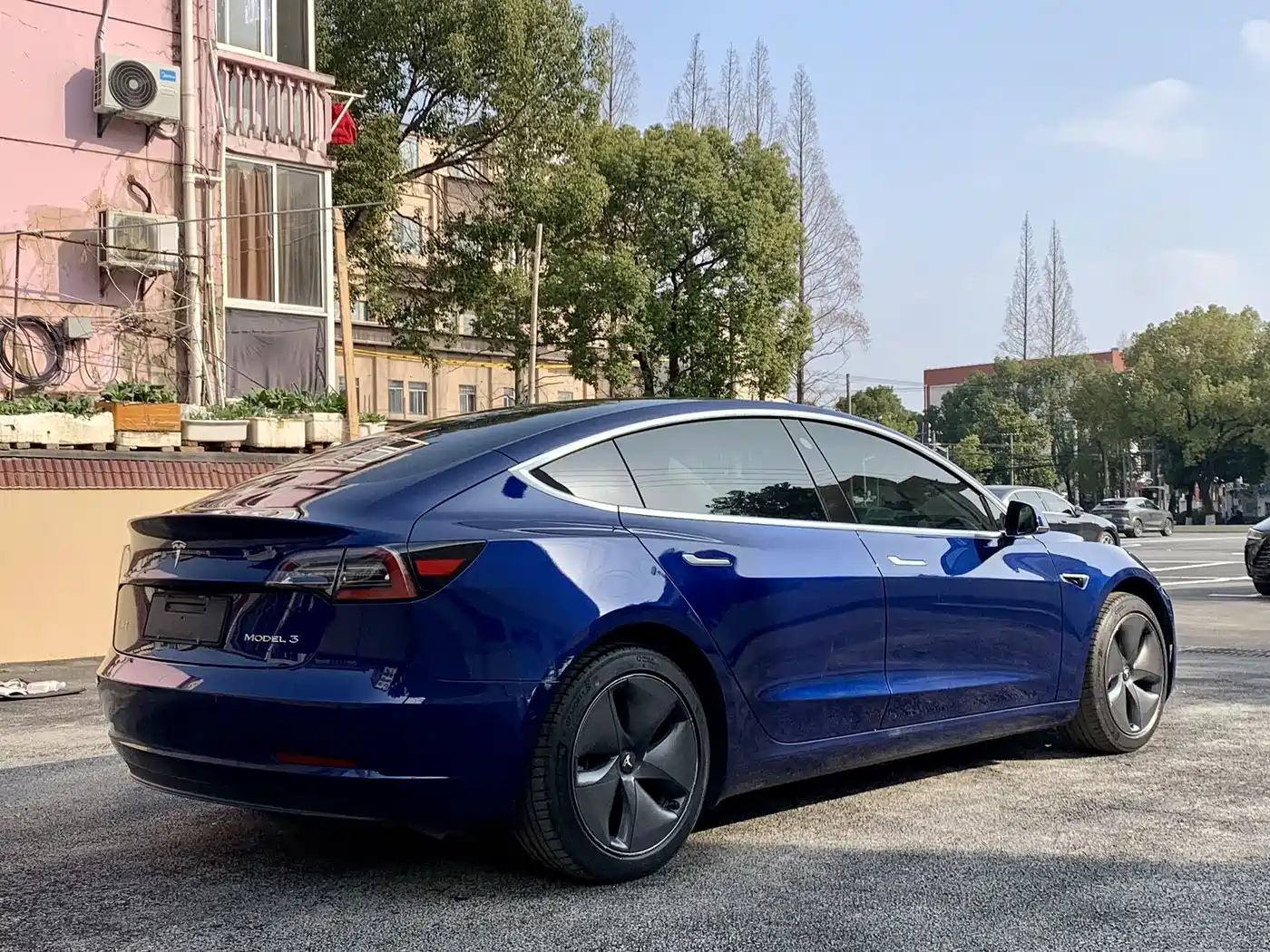 TESLA MODEL 3