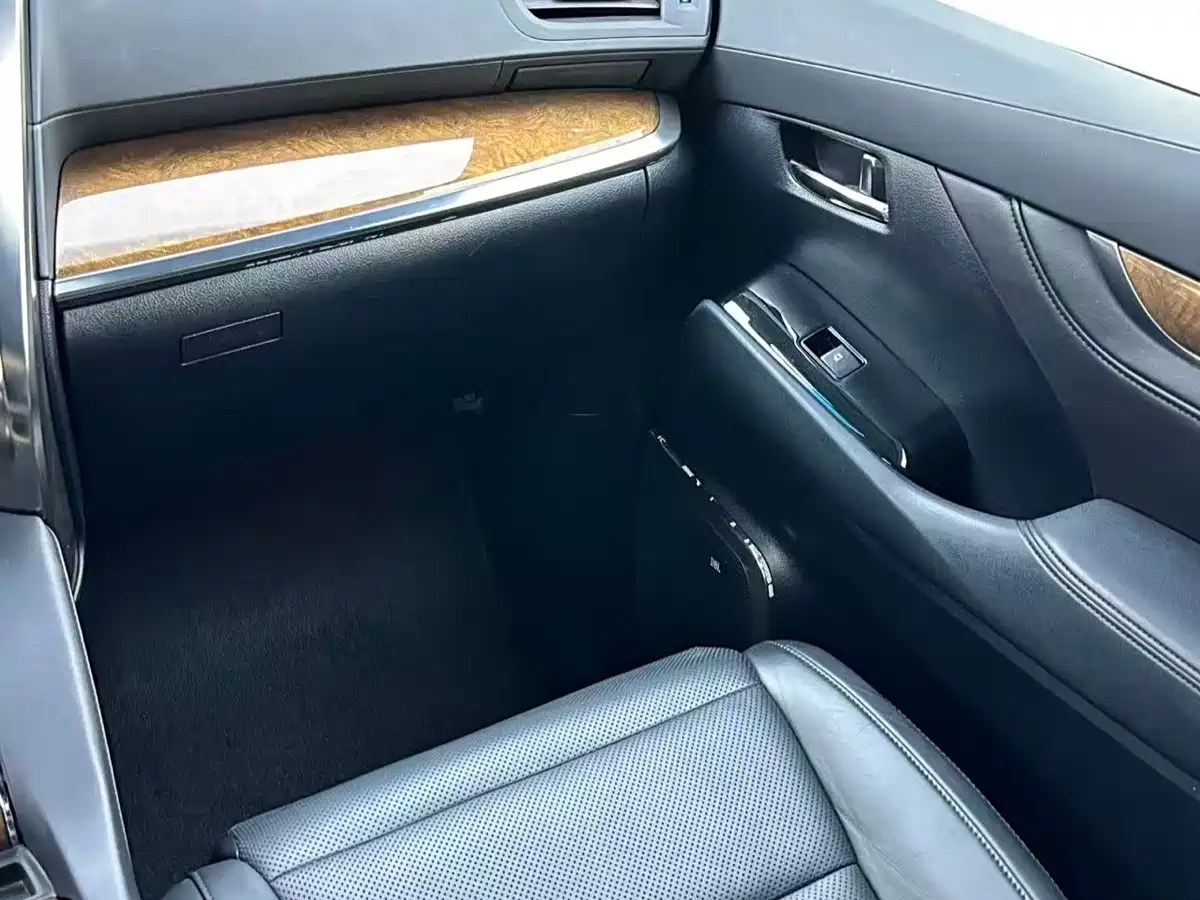 Toyota Alphard 2015 3.5L Premium Edition фото 8