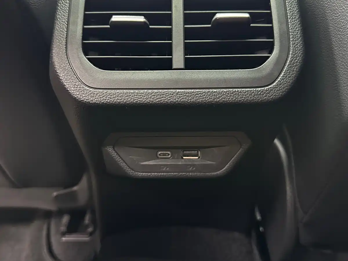 Volkswagen Lavida 2023 280TSI DSG Starlight Comfort Edition фото 17
