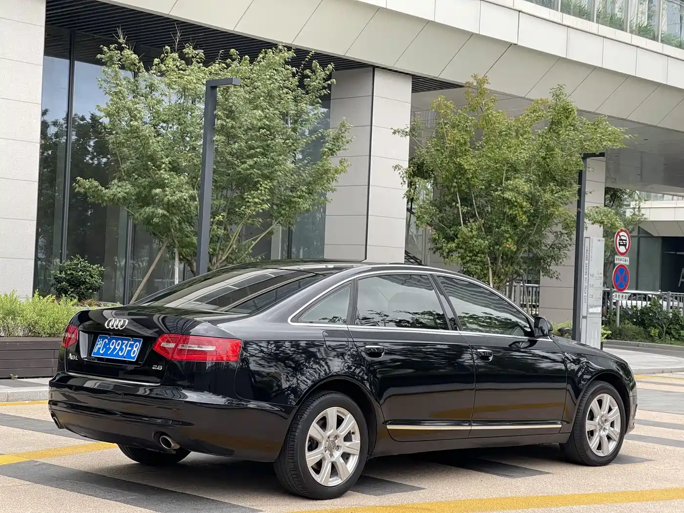 Photo 4 - Audi A6L