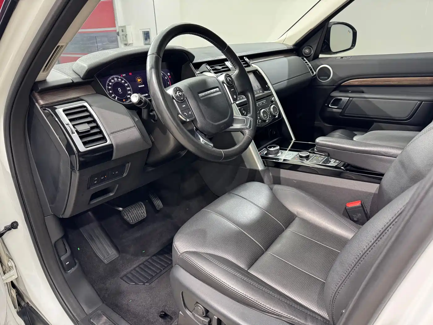 Land Rover Discovery 2019 3.0 SC V6 HSE LUXURY фото 7