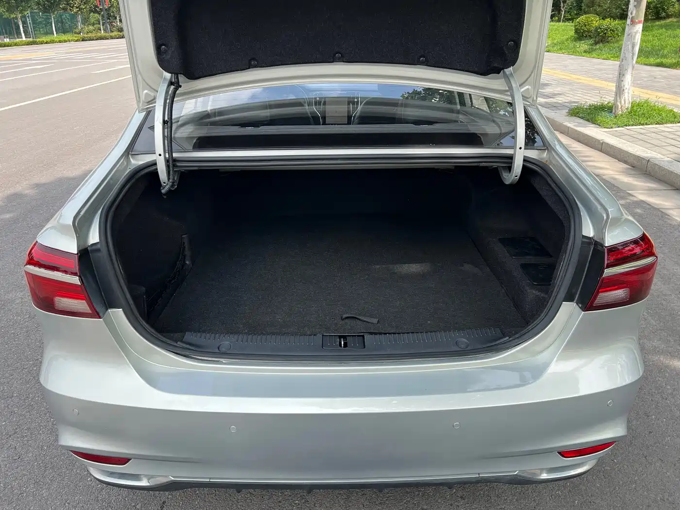 Roewe i6 New Energy 2018 2017 45T Hybrid Connected Smart Enjoyment Edition