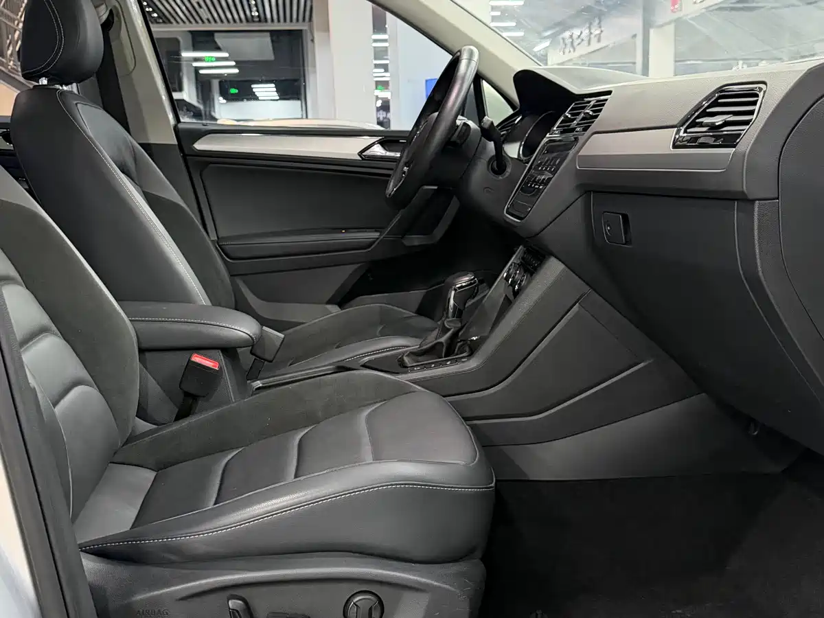 Volkswagen Tiguan L 2020 330TSI Auto 2WD Smart Luxury China VI фото 6