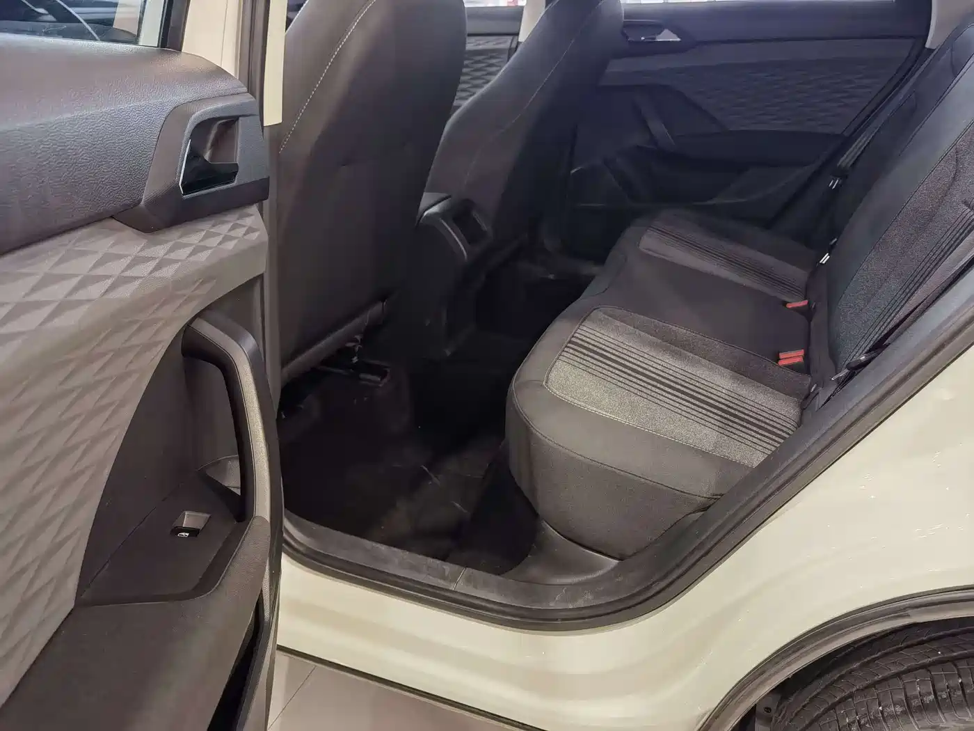 Volkswagen Tharu 2021 Model 280TSI 2WD Trend Edition фото 8