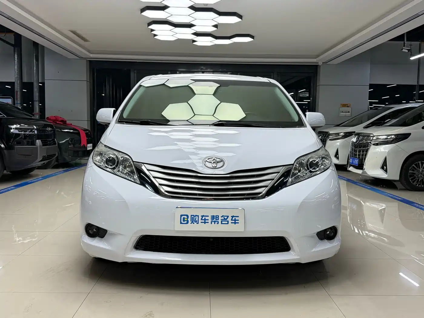 Toyota Sienna 2015 3.5L 2WD LE фото 2
