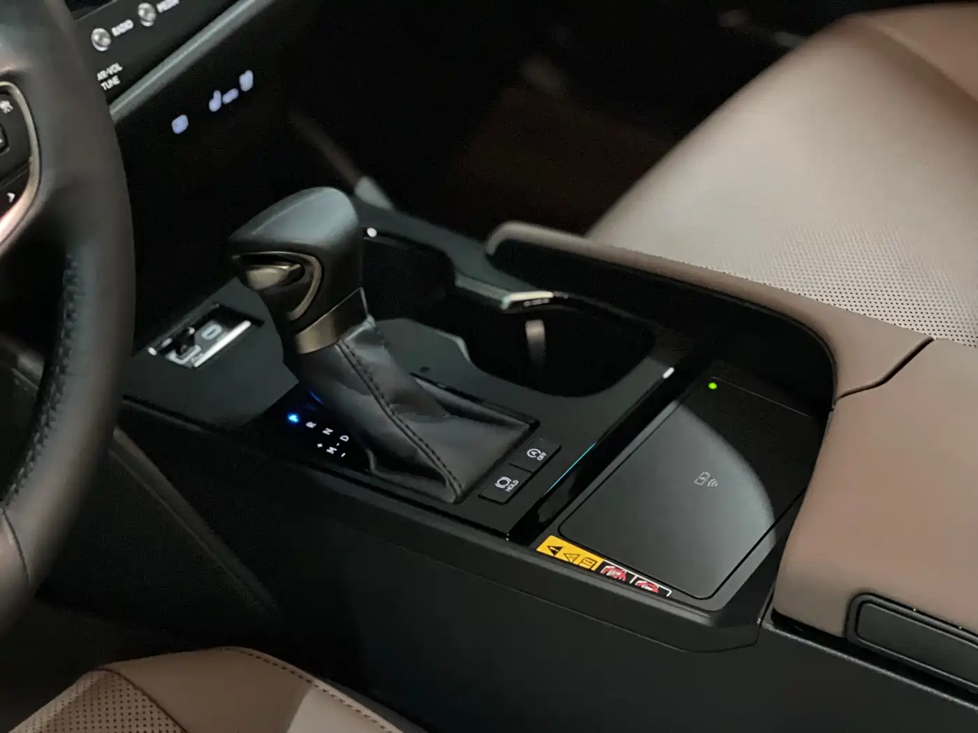 Lexus ES 2024 200 Premium Edition фото 27