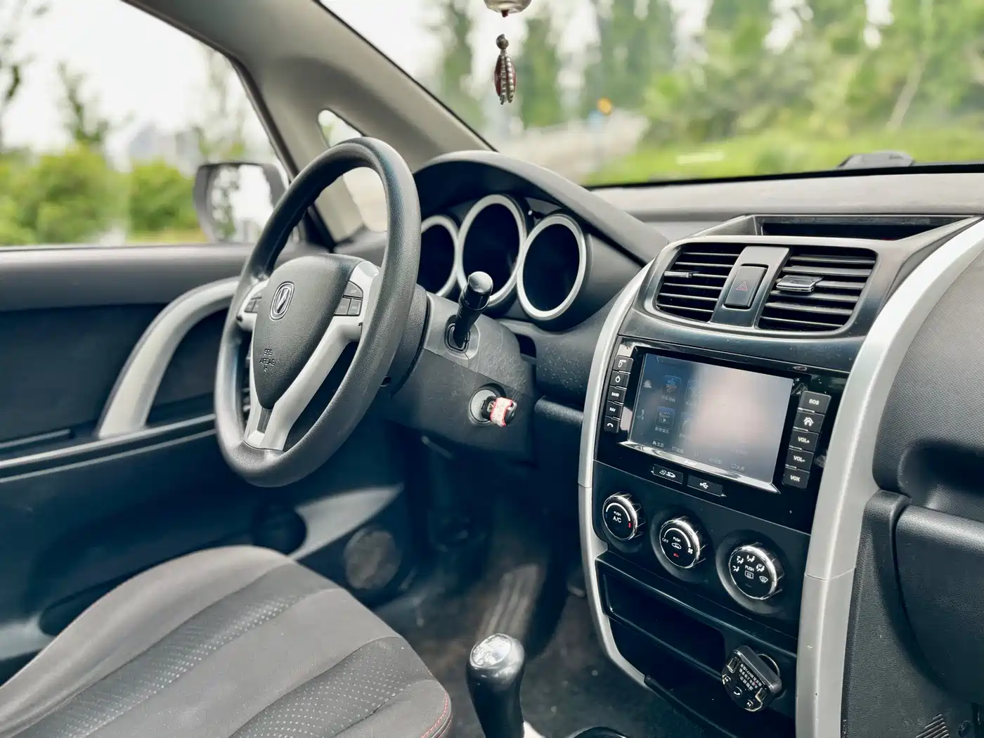 Changan CX20 2015 2014 1.4L Manual Sunroof Navigation Edition China V