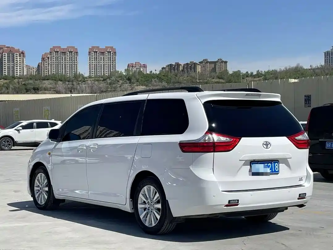 Toyota Sienna 2015 3.5L 4WD L фото 4