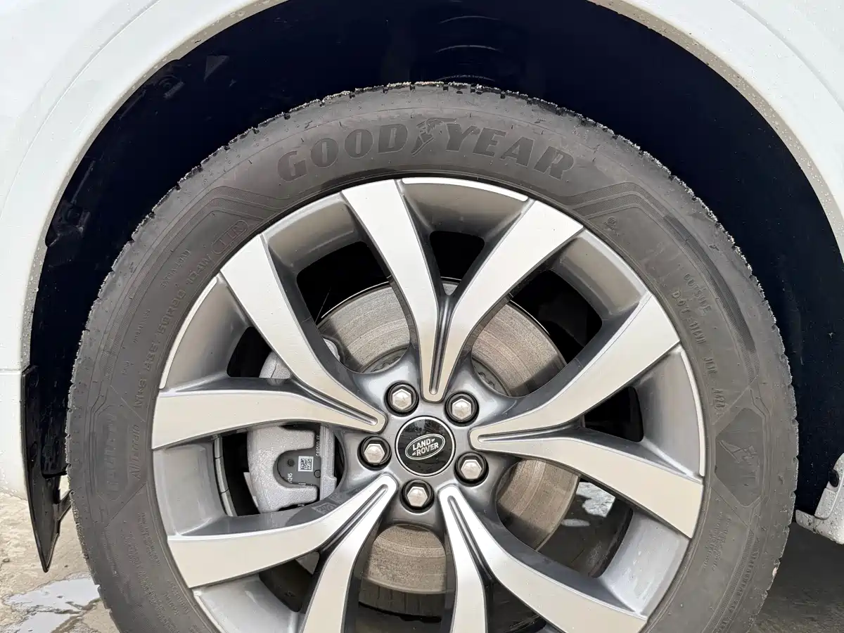 Land Rover Discovery Sport 2025 249PS Performance Tech Edition фото 8