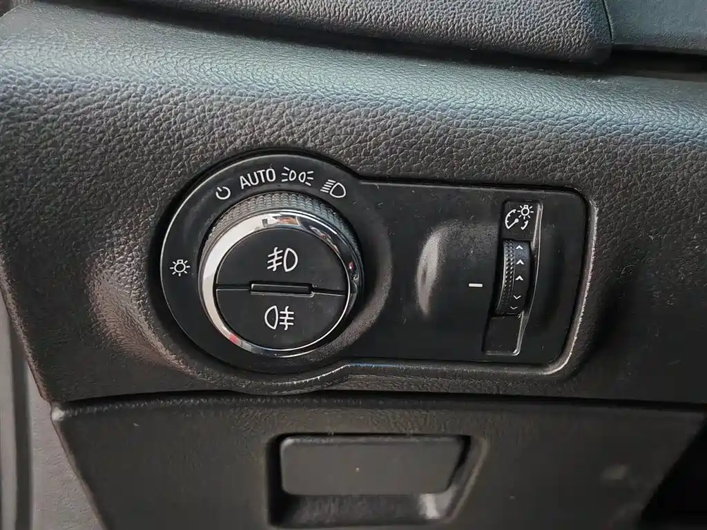 Buick Excelle 2014 XT 1.6L Automatic Fashion фото 21