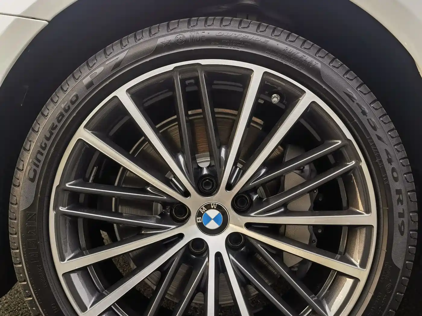 BMW 5 Series 2023 530Li Leading M Sport Package фото 12
