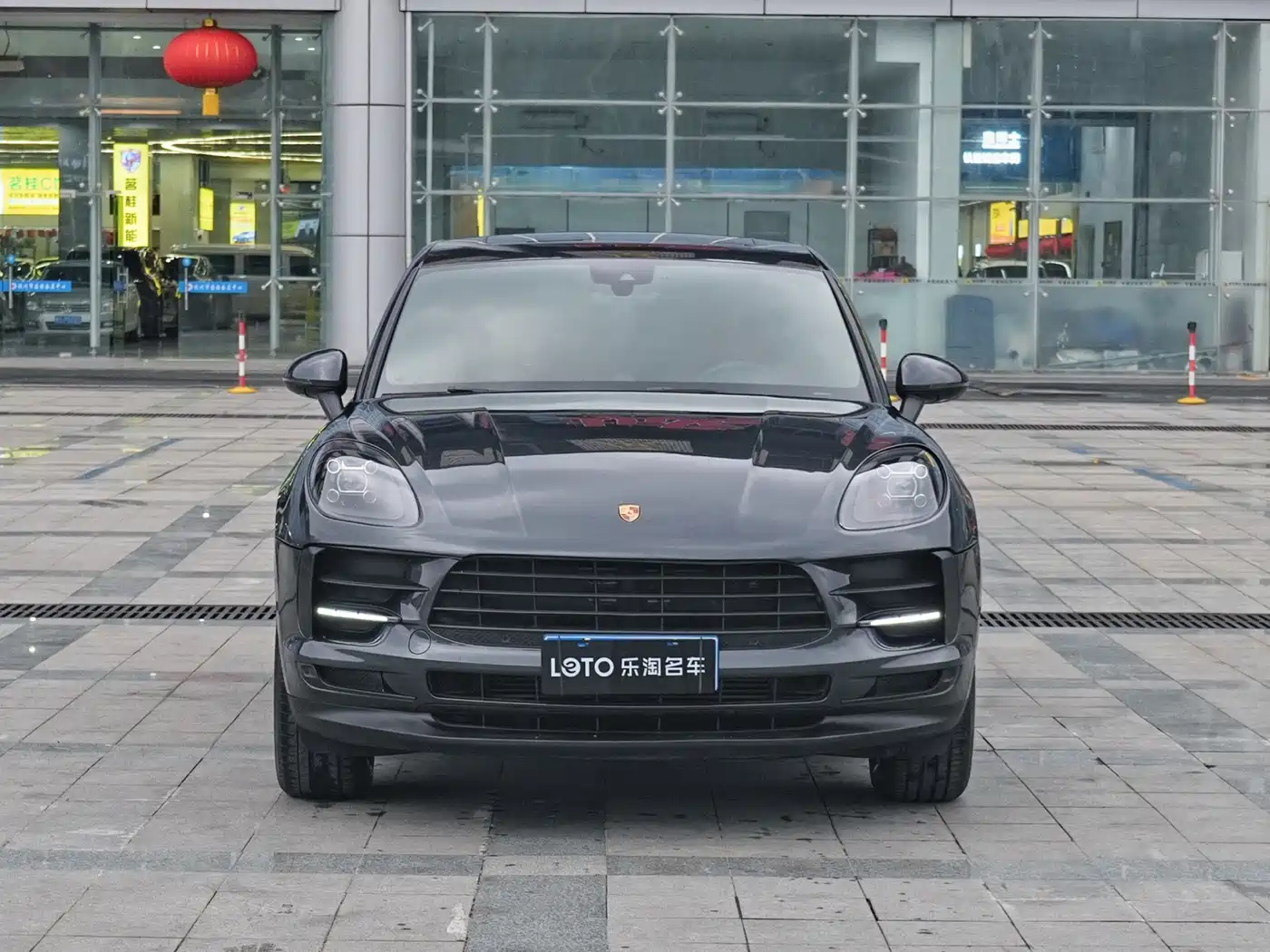 PORSCHE MACAN