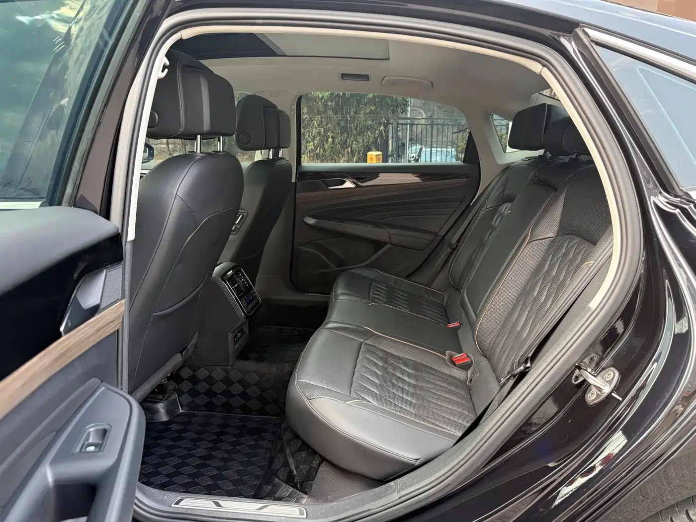 Volkswagen Passat 2020 330TSI Luxury Edition China VI фото 9
