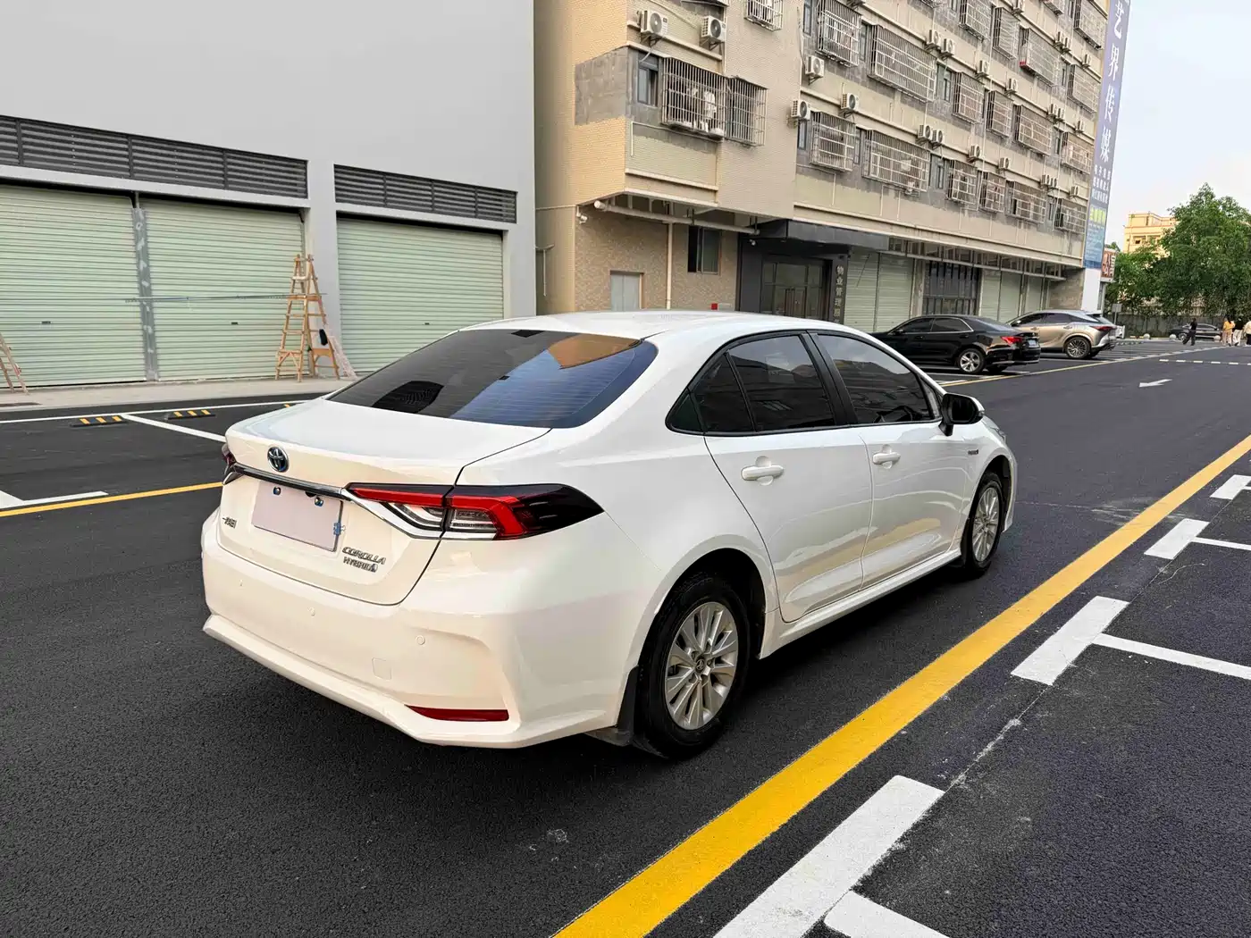 Toyota Corolla 2022 Hybrid 1.8L E-CVT Pioneer Edition фото 9