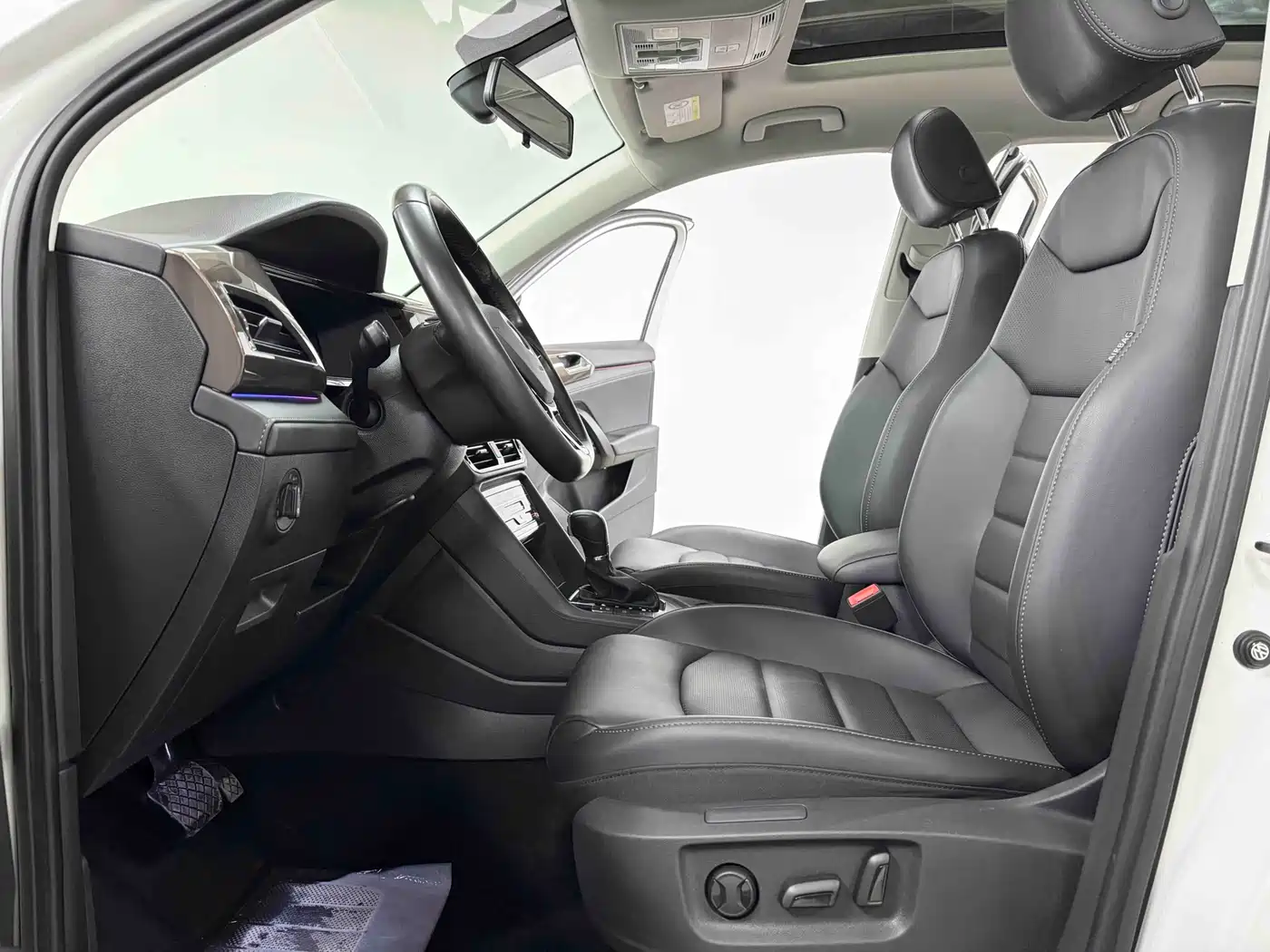 Volkswagen Tharu 2022 280TSI FWD Luxury Edition фото 7