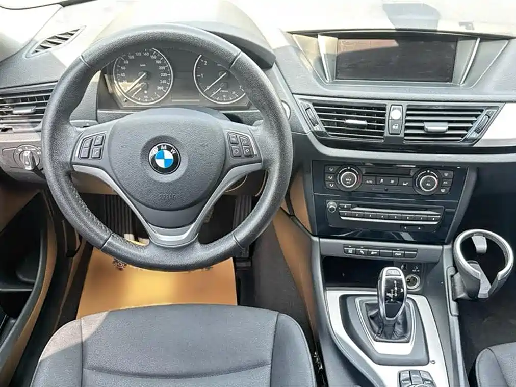 BMW X1 2015 Model sDrive18i Fashion Advanced Edition фото 8