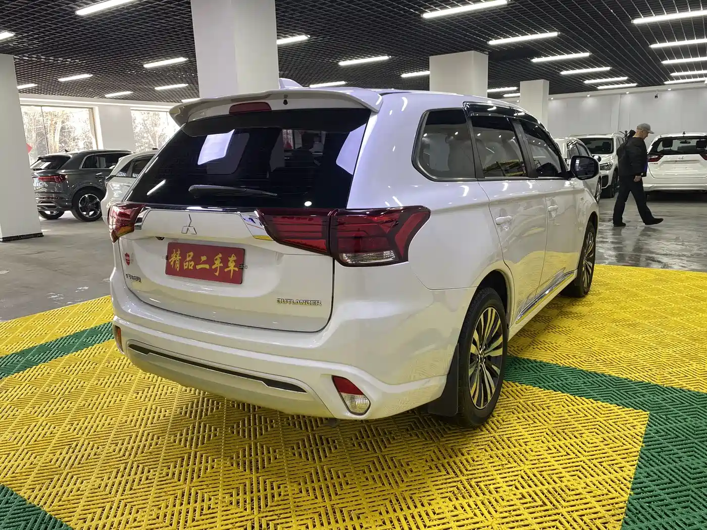 MITSUBISHI OUTLANDER