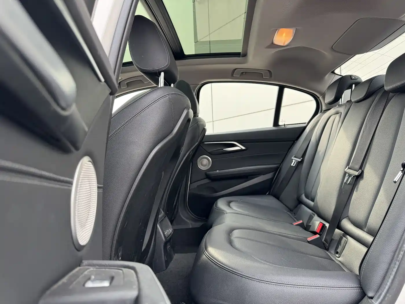 BMW 1 Series 2021 120i M Sport Shadow Edition фото 6