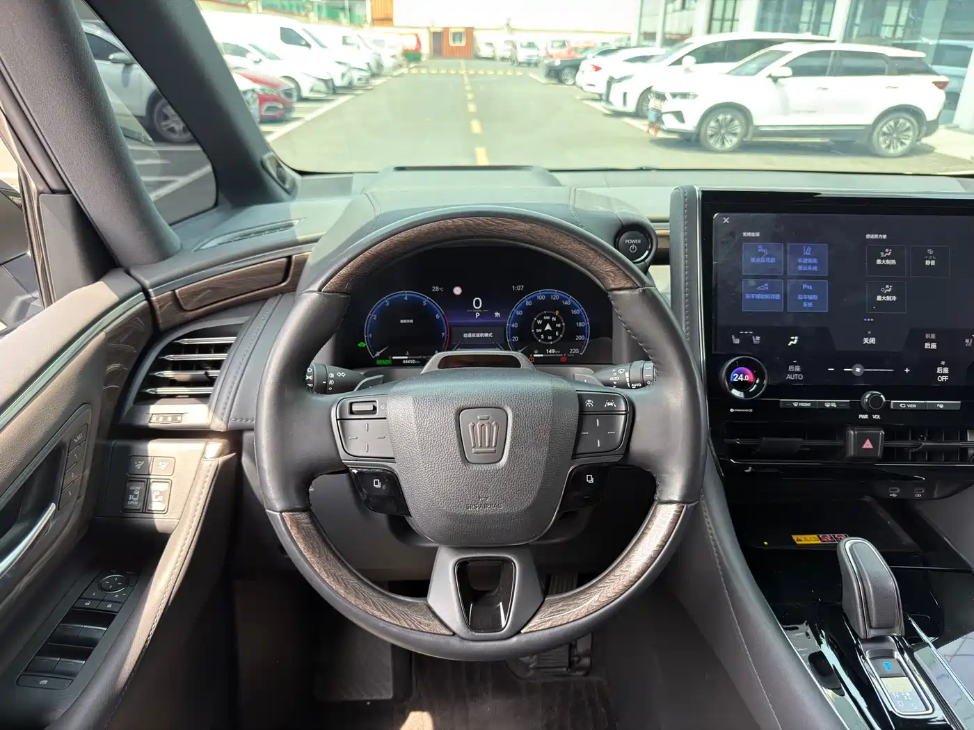 Toyota Vellfire 2024 Crown Hybrid 2.5L Executive Premium Edition фото 10