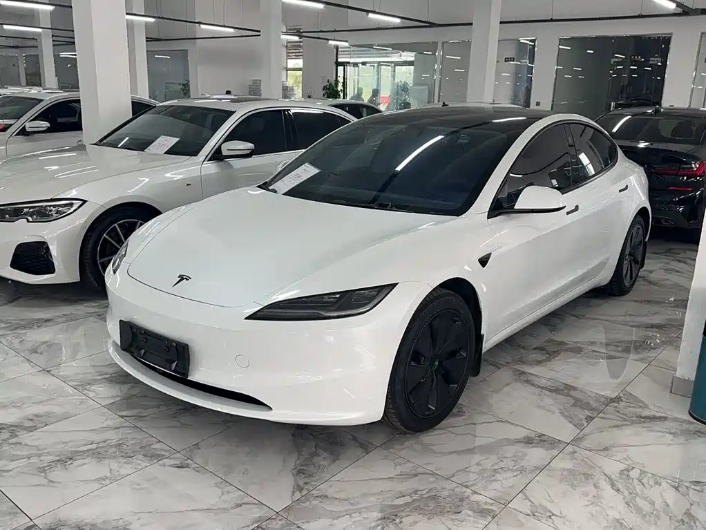 Tesla Model 3 2026 2025 Model Year Facelift Rear-Wheel Drive