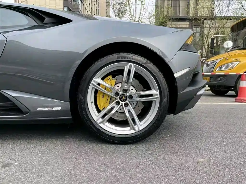 LAMBORGHINI HURACÁN