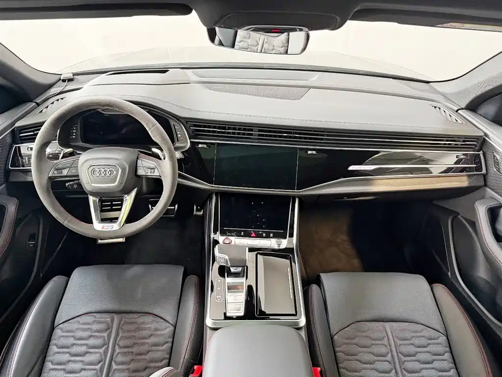 Photo 10 - Audi RS Q8