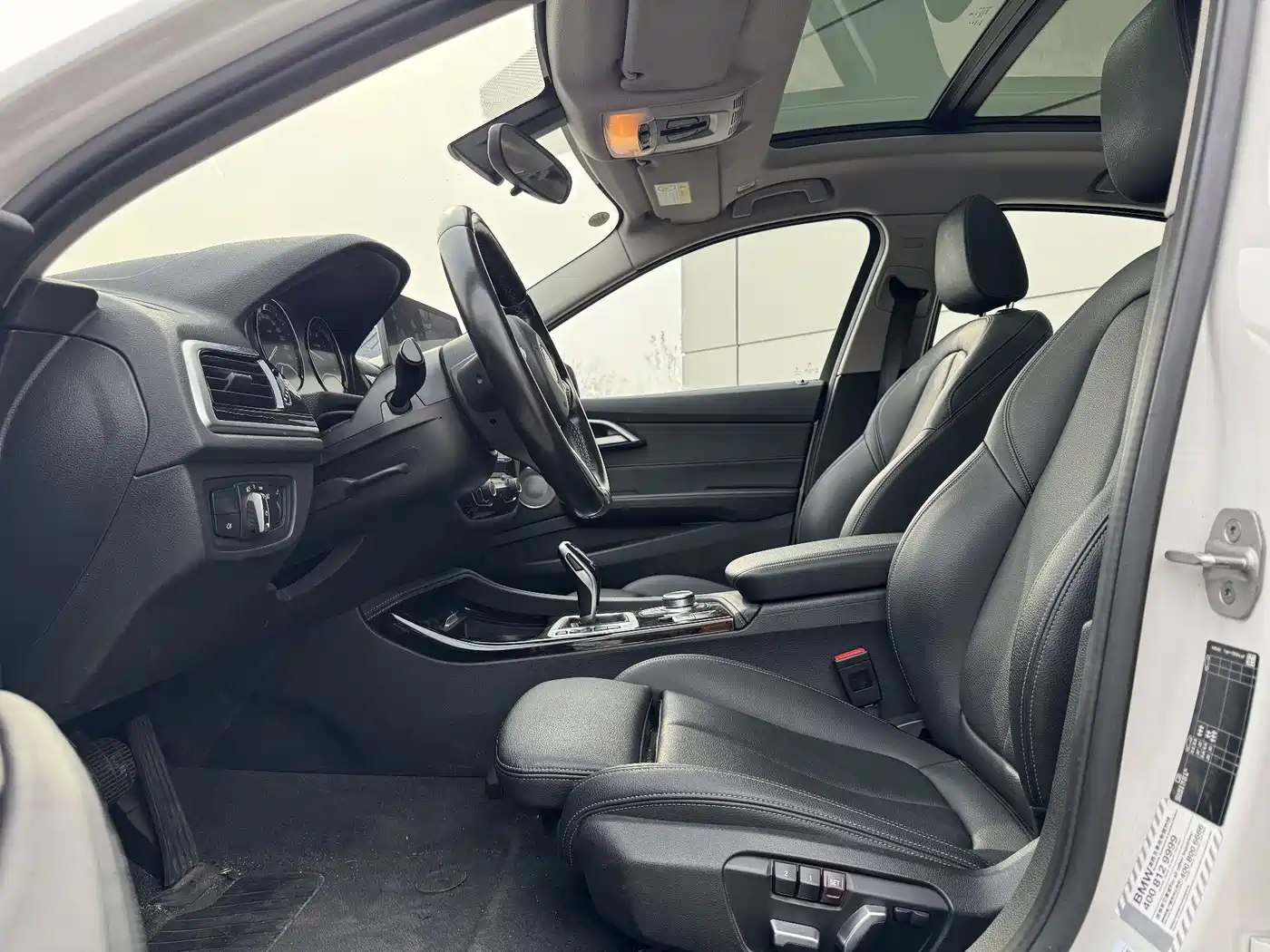 BMW 1 Series 2021 120i M Sport Shadow Edition фото 9