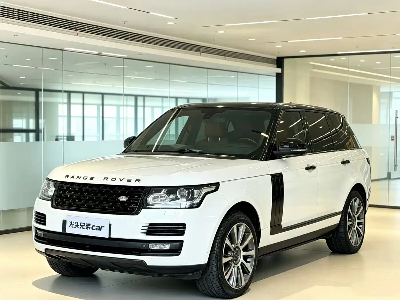 Фото 1 - Land Rover Range Rover