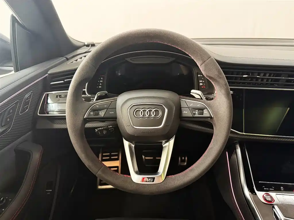 Photo 11 - Audi RS Q8